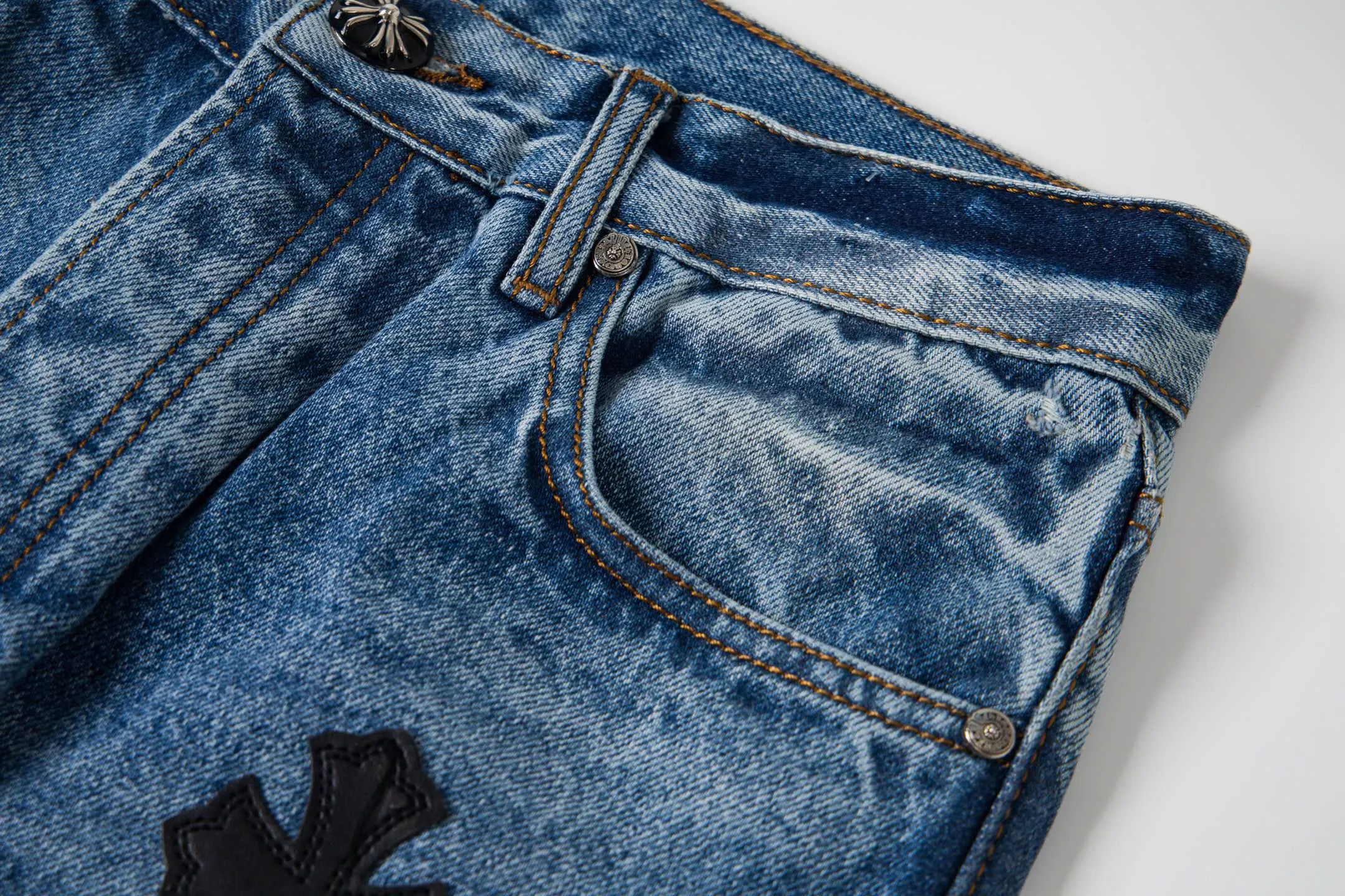 P310 Heavy Industry Version Chrome Hearts Sex Octopus🐙Multiple logo elements spliced ​​washed jeans, truly restores the ultimate vintage texture, three-dimensional version, loose and comfortable, not picky about the figure, taller and slimmer, factory precision, original quality control, same style for men and women, can be matched with couples, versatile recommendation, must-have jeans for all seasons, fashionable people have been disappointed. From the quality selection of fabrics, the tailoring of details, and the matching of patterns, they are all impeccable! The upper body is so handsome when worn...it can be easily worn by men, women and children! The craftsmanship is made of heavy-duty washed pure cotton denim fabric. After washing, it is soft and thick. It is very stylish when worn on the body. Style number: 1759# Color: blue Size: 28 30 32 34 36